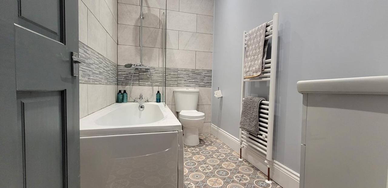 Sutherland St - 2 Bed Home With Free Parking ยอร์ค ภายนอก รูปภาพ